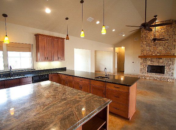 5th image of 105 Big Bend Ln