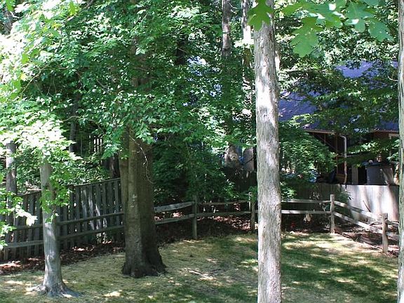 2nd image of 10801 Chesterwood Dr