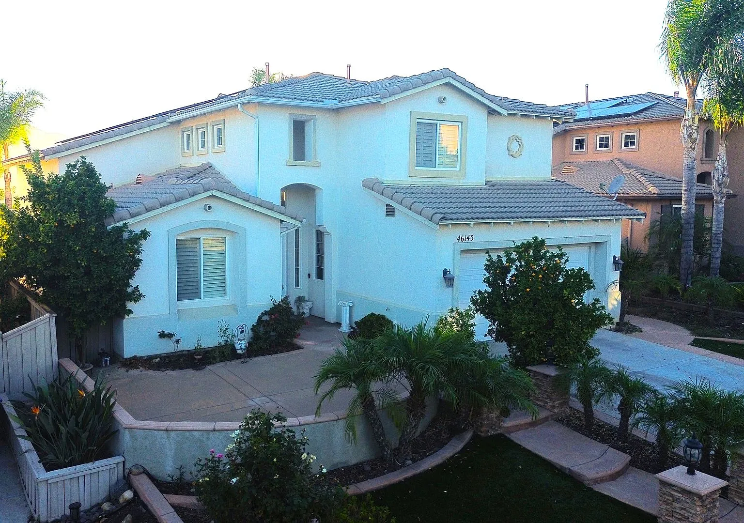 Beautiful House - Close to Everywhere with Mountain Views — Photo 1