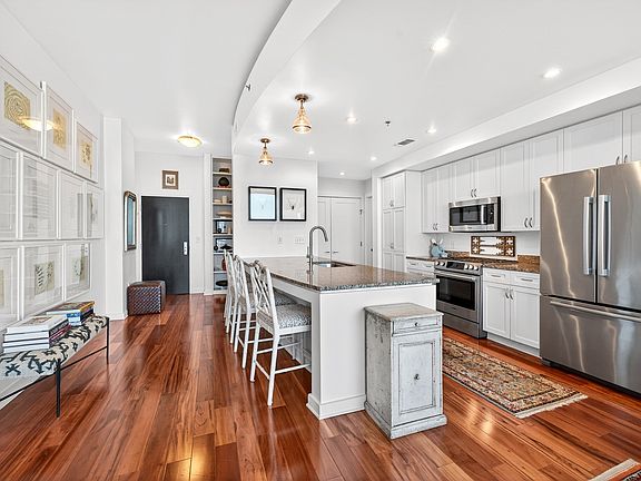 4th image of 900 20th Ave S APT 1305