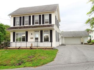 105 S 6th St, Akron, PA 17501