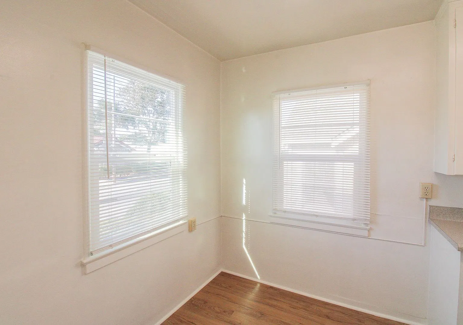 1 Bedroom Downtown SLO with Garage — Photo 4