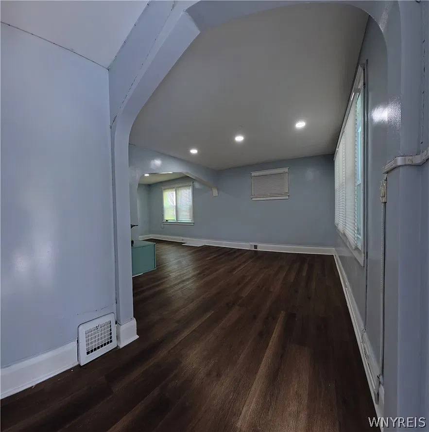 4 bed, 2.0 bath, 1200 sqft, $1,800 — Photo 4