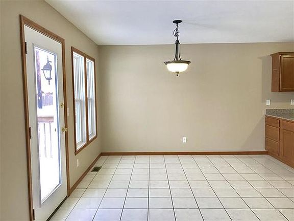 4th image of 15566 Summerbrooke Ln