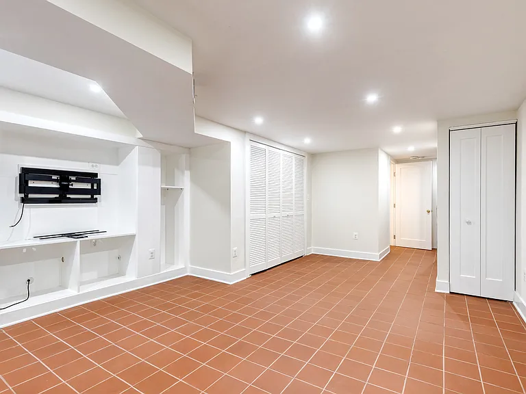 630 S Paca St — Photo 34