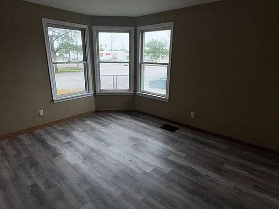 3rd image of 818 Phillips Ave