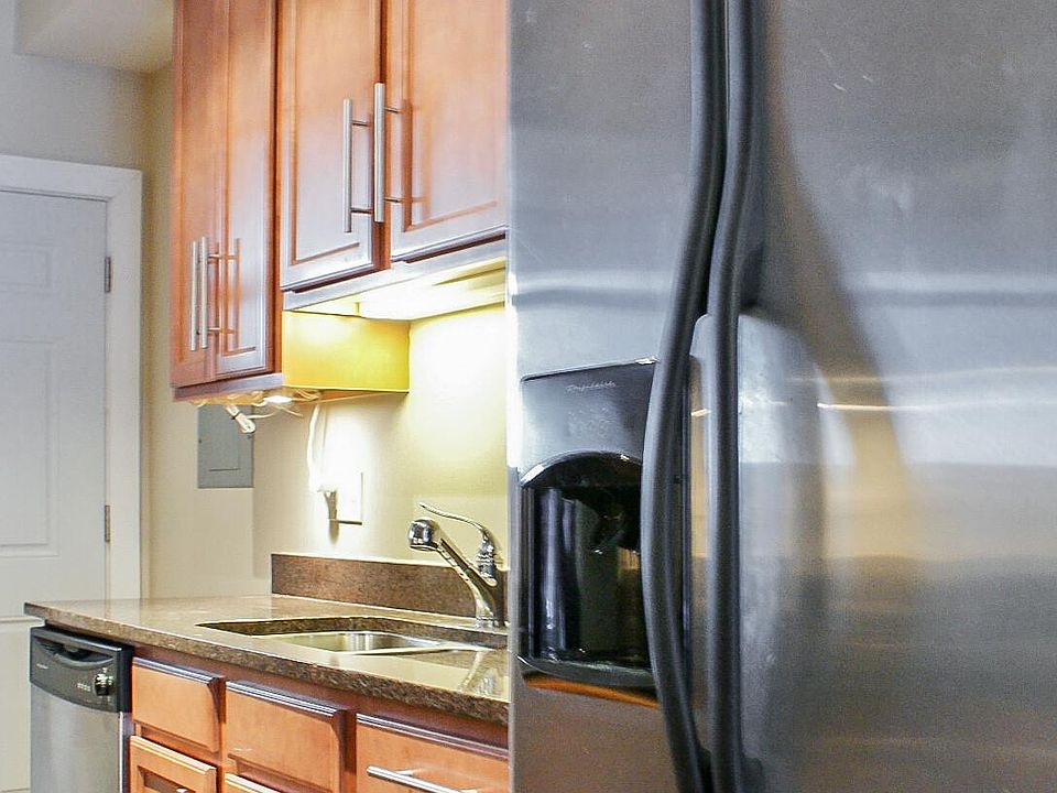 1st image of 3455 N Wolcott Ave #1J