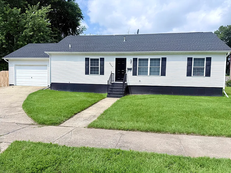 2244 W Taft St — Photo 2