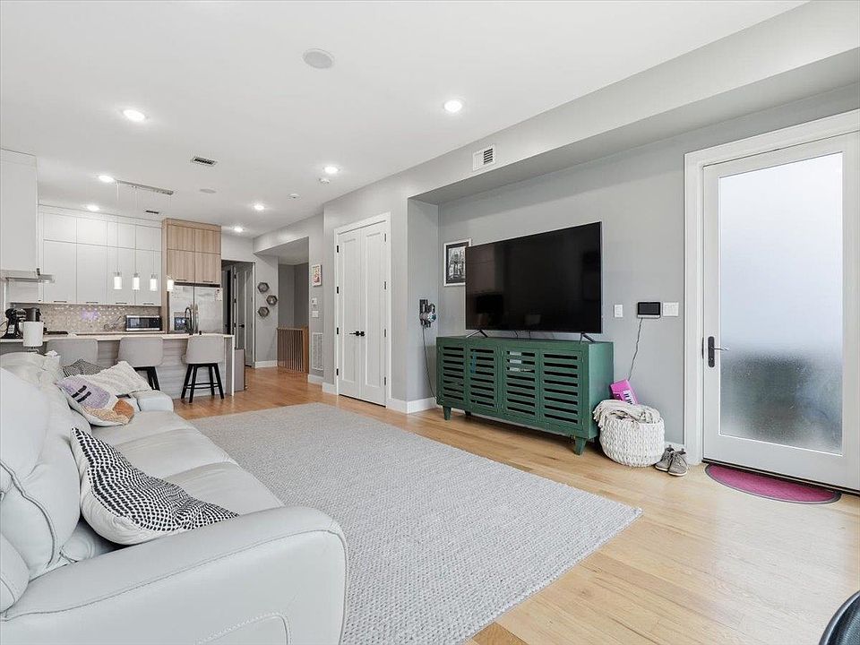 1st image of 19 Eastern Pkwy Unit 1