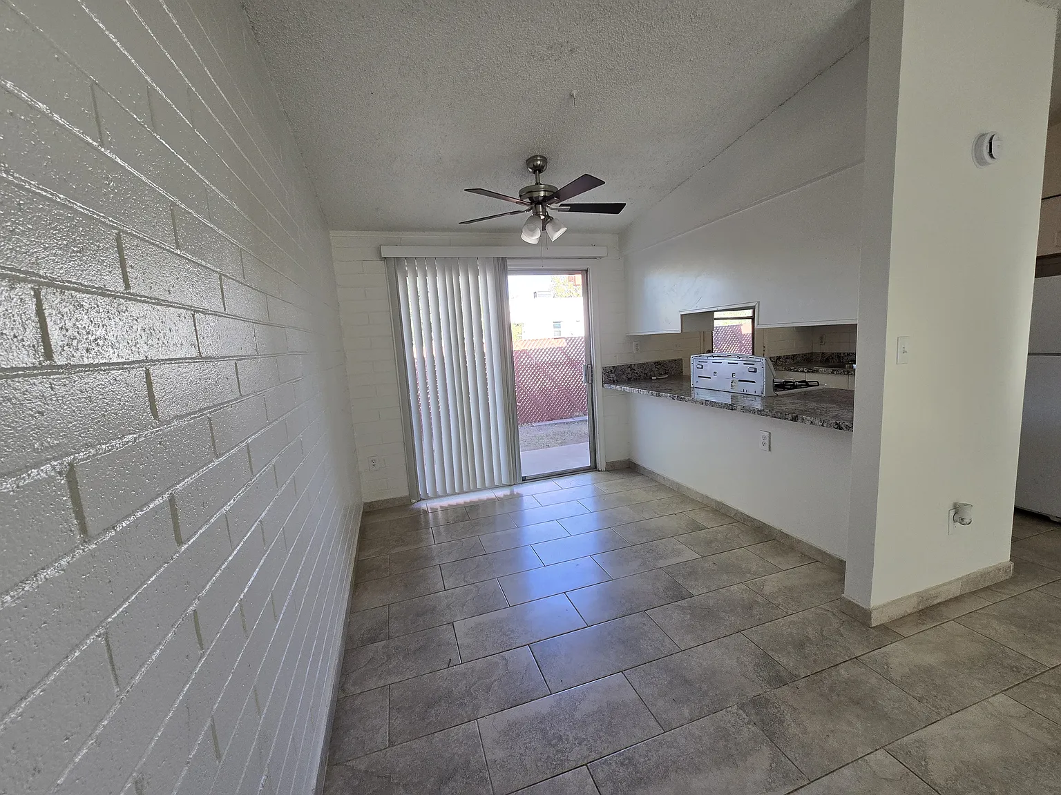 2 bed, 900 sqft, $1,275 — Photo 3