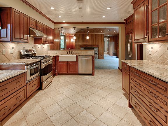 3rd image of 4636 Alta Vista Way