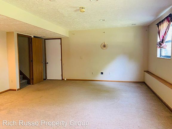 3rd image of 906 E Broad St