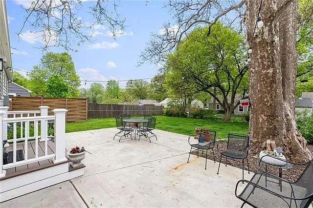 5217 W 72nd St — Photo 33