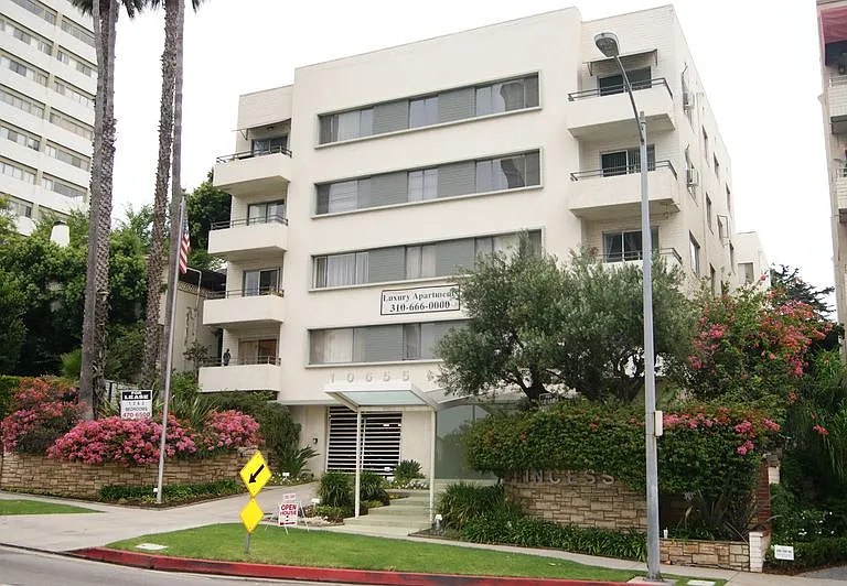 10655 Wilshire Blvd #201 — Photo 14