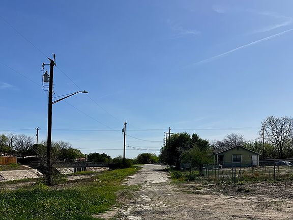 3rd image of 526 Barberry LOT 7