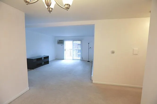 560 Mesa Dr — Photo 1