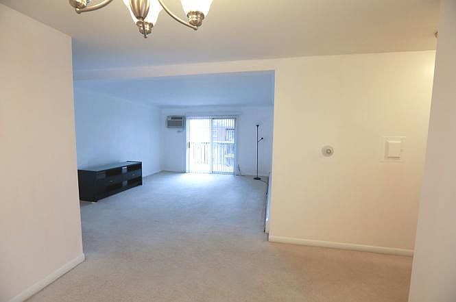 1st image of 560 Mesa Dr APT 305