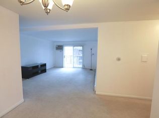 560 Mesa Dr APT 305, Hoffman Estates, IL 60169