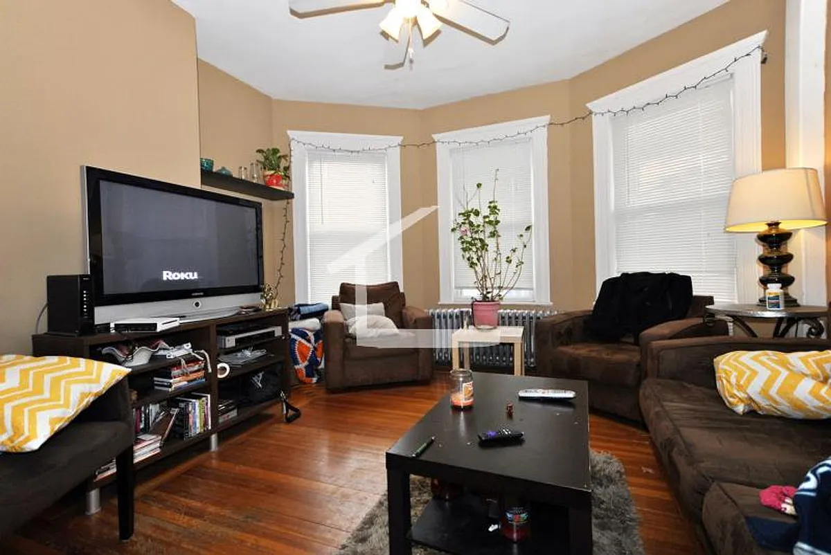 Building Photo - 144 Brooks St #1
