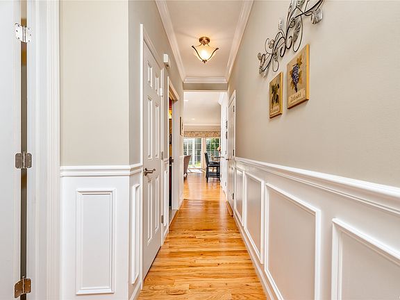 4th image of 266 Pond Cir #266