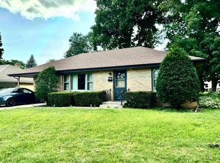 1315 Leaman Pl, Rockford, IL 61108