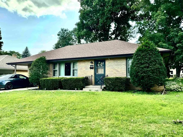 1315 Leaman Pl, Rockford, IL 61108