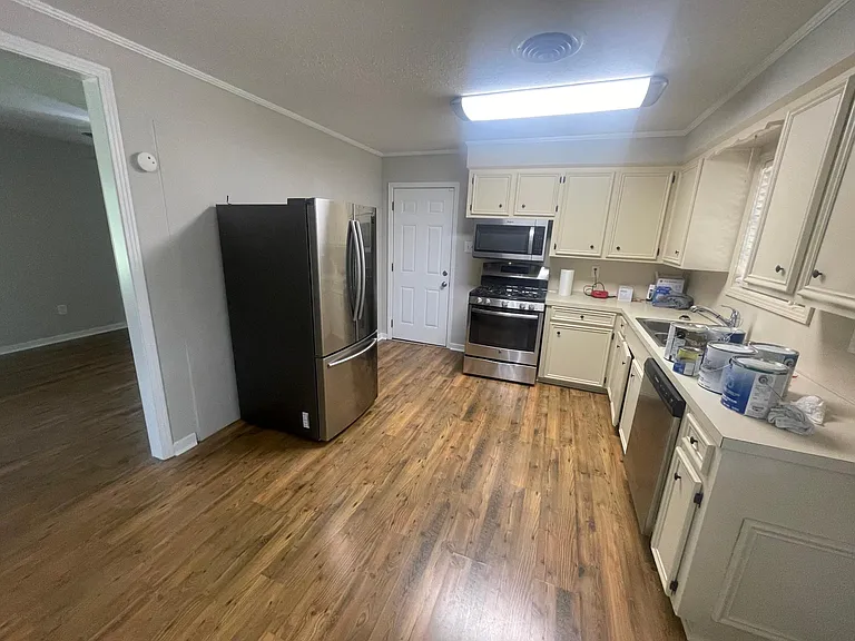 239 Mackey Dr — Photo 3