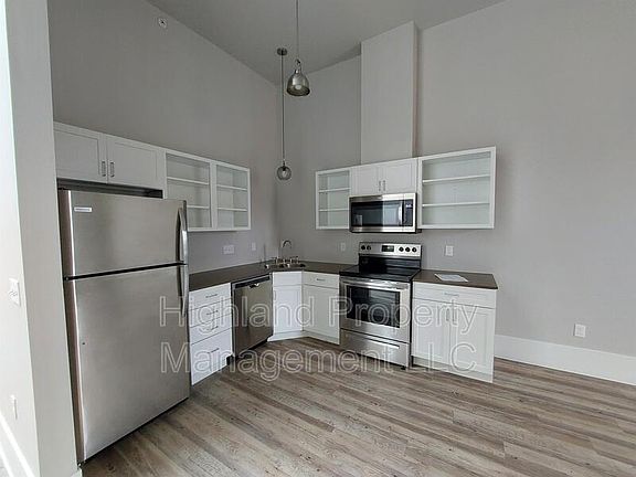 5th image of 260 SE Paradise St #2