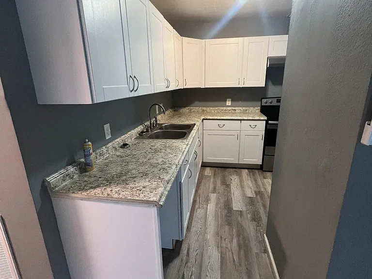 527 E Caney St #M — Photo 6