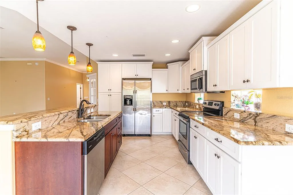 3 bed, 2.0 bath, 1742 sqft, $2,000 — Photo 2