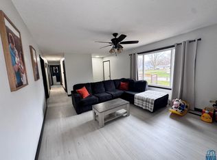 1302 Emerald St, Onawa, IA 51040