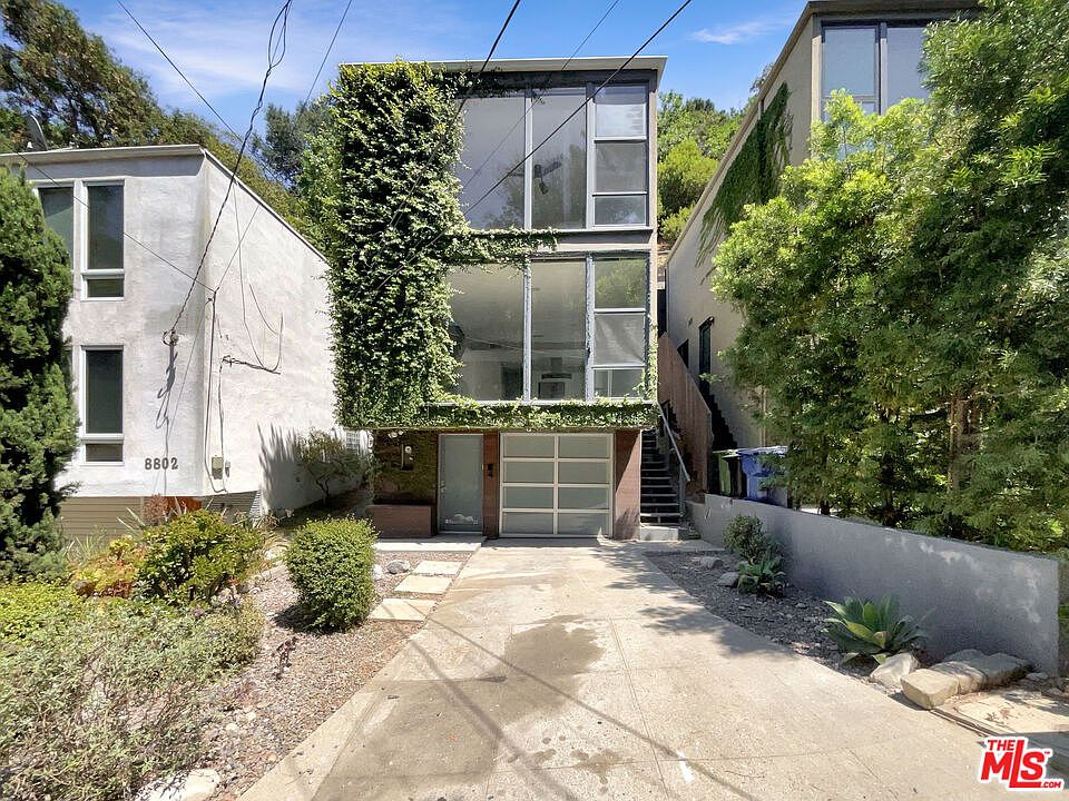 1st image of 8804 Wonderland Ave