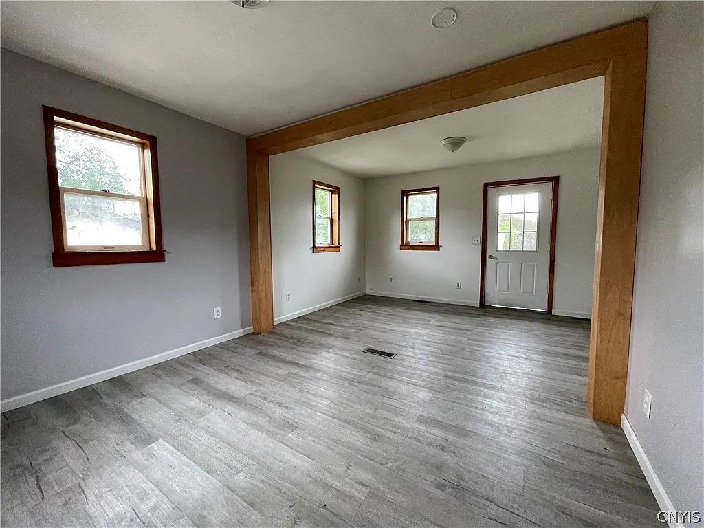 1 bed, 1.0 bath, 550 sqft, $900 — Photo 2