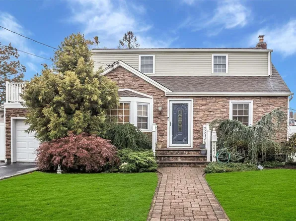2216 5th Street, East Meadow, NY 11554
