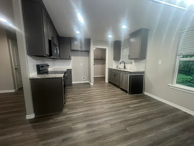 103 S Jordan St — Photo 13