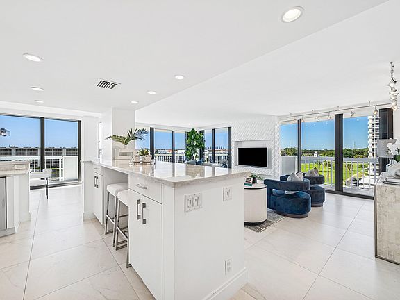 5th image of 115 Lakeshore Drive #648