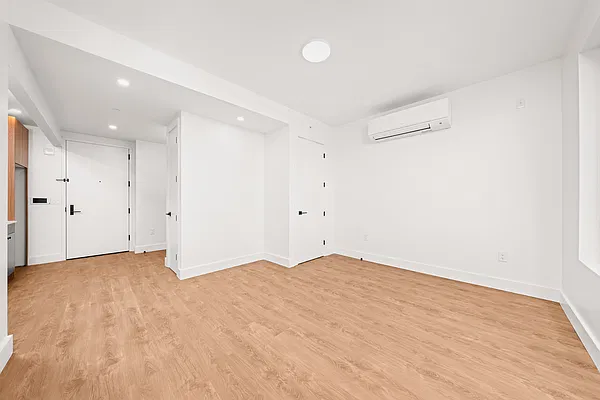 Bedroom, photo 2