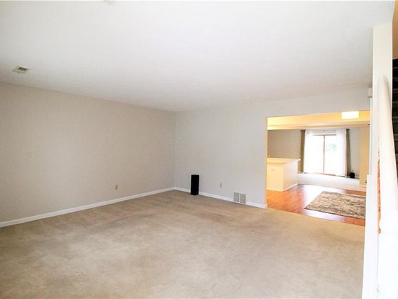 4th image of 84 High Point Dr Unit 64