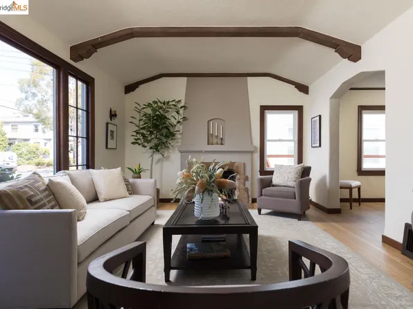 2246 Carleton St, Berkeley, CA 94704