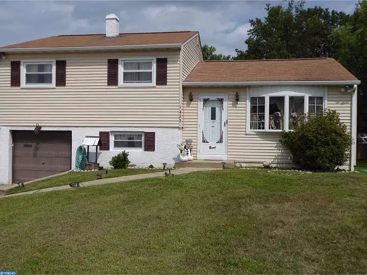 1423 Rosalie Ave photo 1
