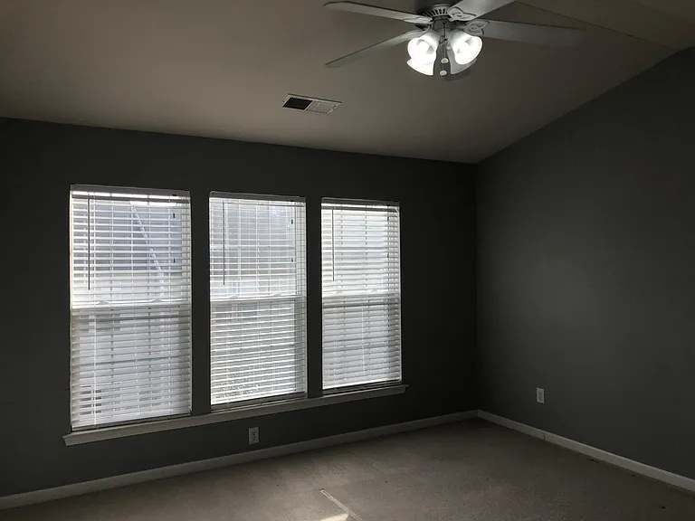 10212 Garmoyle St — Photo 3