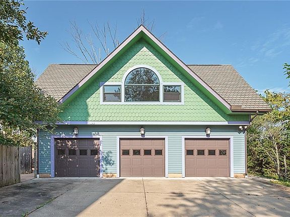 2nd image of 212 Alta St