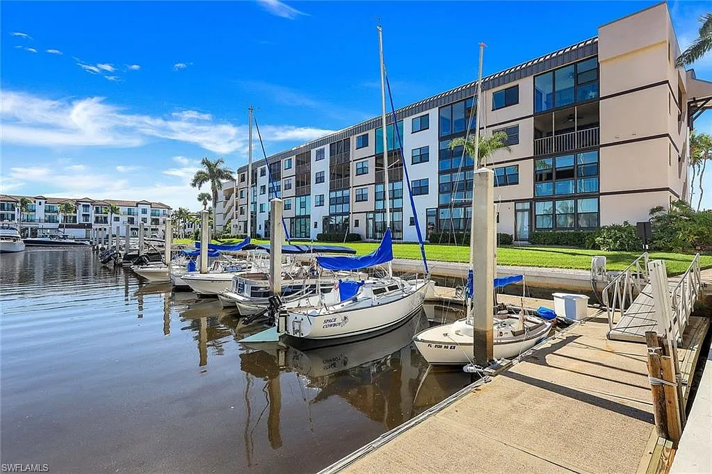 Building Photo - 803 River Point Dr #201B
