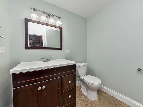 6S359 Greenwich Ct