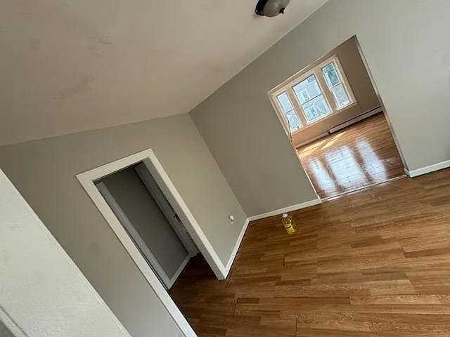 3 bed, 1200 sqft, $1,650 — Photo 2