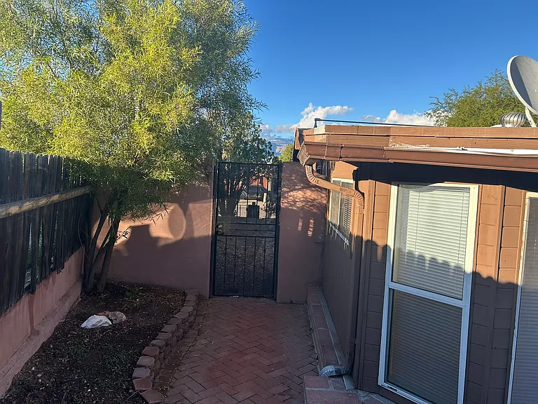 E 2nd Pl — Photo 48