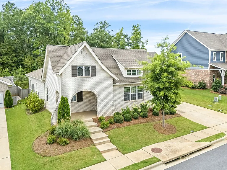826 Clear Spring Dr — Photo 1