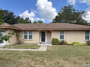 1409 Las Palmas Cir, Beeville, TX 78102