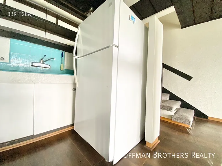 2342 Silver Ridge Ave #1 — Photo 8