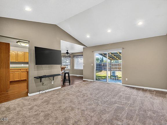 4th image of 5025 Villa Dr